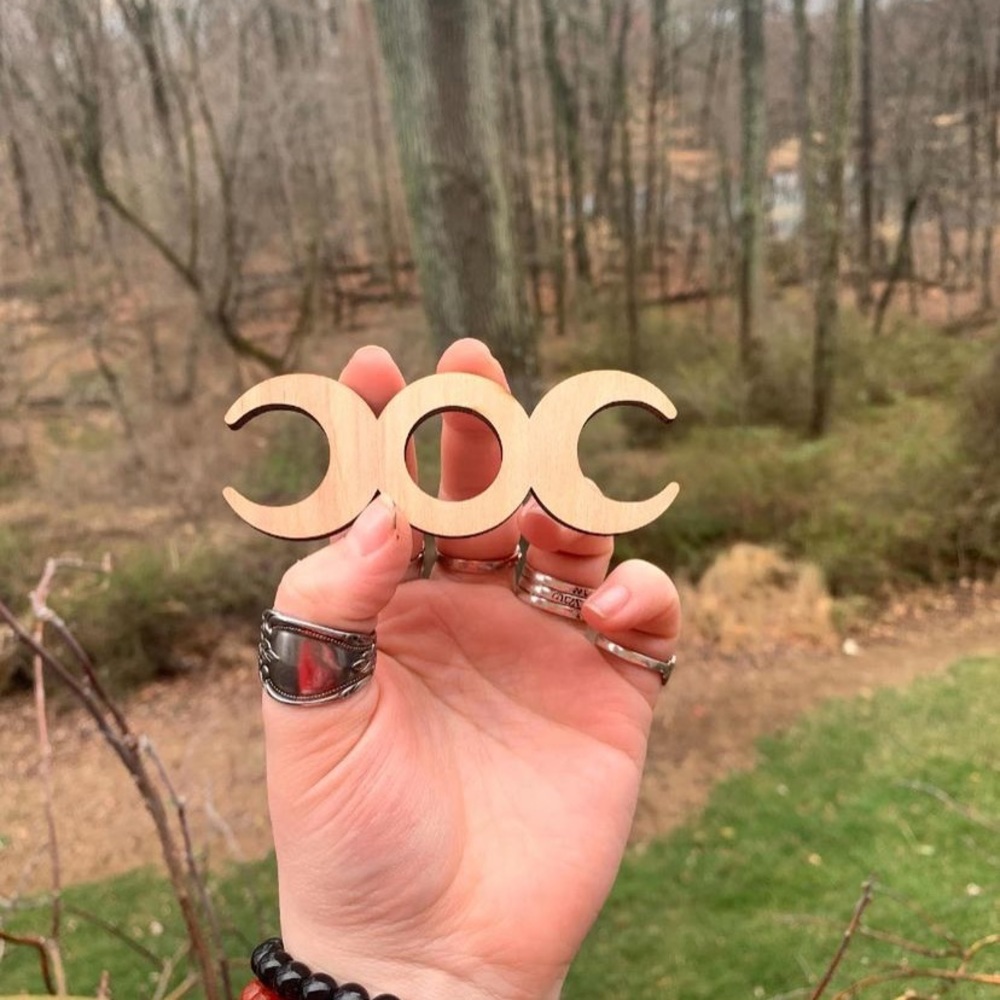 Triple moon wooden sphere stand